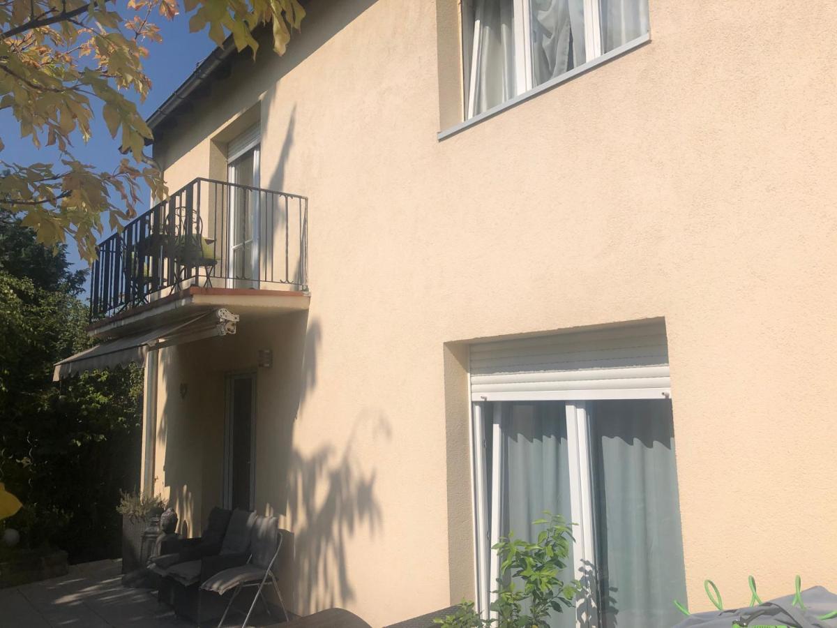 Pension Mit Herz Und Garten Ditzingen Exterior photo